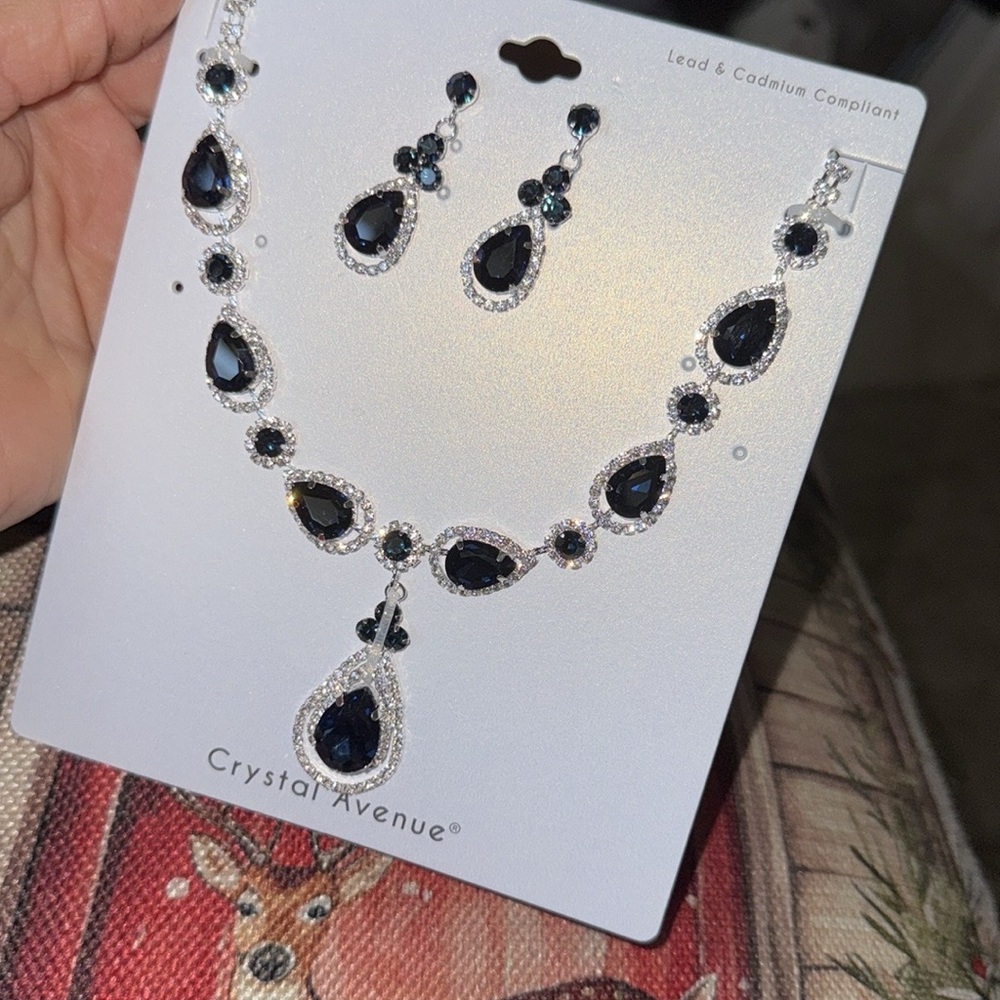 Two piece set crystal Avenue jewelry rhinestone blue earring, and neck necklace - Picture 1 of 9